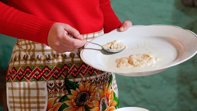 Що таке пароха: жителька Рівненщини показала рецепт давньої страви з молока і сметани Що таке пароха: жителька Рівненщини показала рецепт давньої страви з молока і сметани