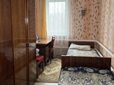 "Я ж їх не в батраки собі беру". Куди забирають дітей із сімей зі складними життєвими обставинами "Я ж їх не в батраки собі беру". Куди забирають дітей із сімей зі складними життєвими обставинами