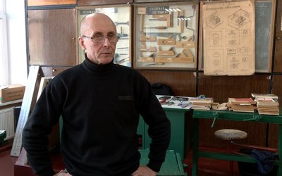 Учитель черкаської школи після демобілізації вчить учнів допомагати війську Учитель черкаської школи після демобілізації вчить учнів допомагати війську