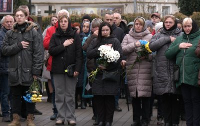 У Луцьку попрощалися з 22-річним солдатом Богданом Чепелою У Луцьку попрощалися з 22-річним солдатом Богданом Чепелою