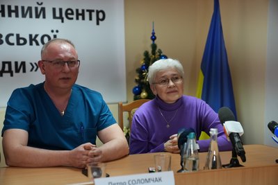 Хірург-онколог Петро Соломчак, пацієнтка Наталія Груша Хірург-онколог Петро Соломчак, пацієнтка Наталія Груша