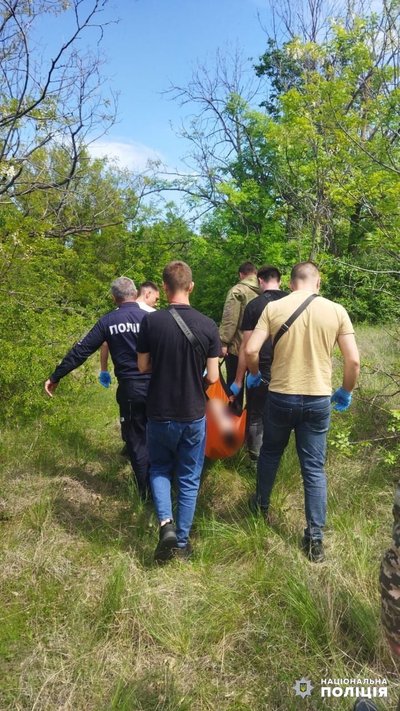 На Одещині літня жінка впала в яр, її розшукували майже три дні На Одещині літня жінка впала в яр, її розшукували майже три дні
