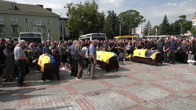 З добровольцями Віктором Чекотою, Василем Чикалюком та Євгенієм Шаблевським попрощалися у Рівному З добровольцями Віктором Чекотою, Василем Чикалюком та Євгенієм Шаблевським попрощалися у Рівному