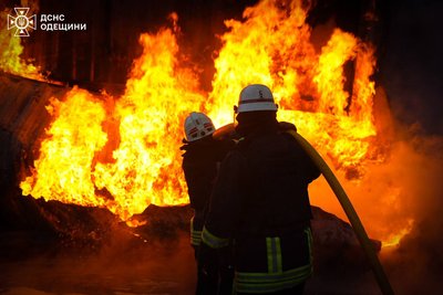 РФ атакувала два порти на Одещині: дві людини загинули, щонайменше вісім поранені РФ атакувала два порти на Одещині: дві людини загинули, щонайменше вісім поранені