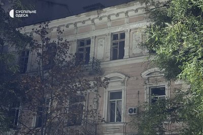 Вибухи пролунали в Одесі: місто під атакою дронів, пошкоджено житловий будинок, є загибла