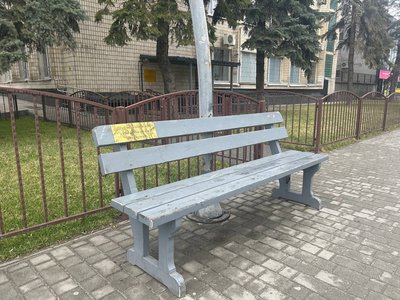 У парках Павлограда рідні загиблих воїнів встановили таблички пам'яті У парках Павлограда рідні загиблих воїнів встановили таблички пам'яті