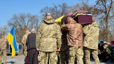 "Він був королем саксофона": у Чернігові попрощалися з Дмитром Гладіренком, який загинув на фронті "Він був королем саксофона": у Чернігові попрощалися з Дмитром Гладіренком, який загинув на фронті