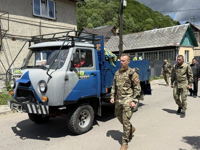 У Рахові на Закарпатті попрощалися із захисником Богданом Беднаром У Рахові на Закарпатті попрощалися із захисником Богданом Беднаром