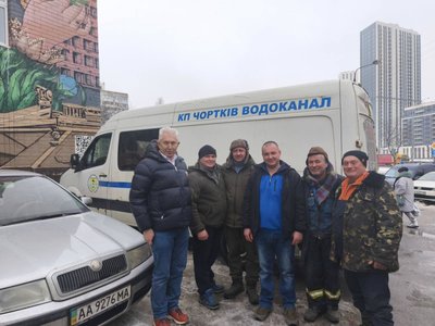 Комунальники з Тернопільщини допомагають у Києві, 3 лютого 2026 року Комунальники з Тернопільщини допомагають у Києві, 3 лютого 2026 року