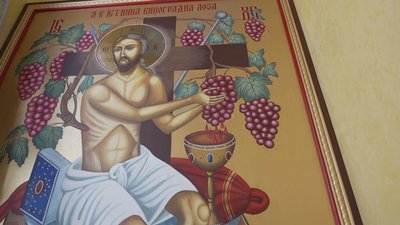 Кожен святий тримає зброю: у Вінниці нацгвардійці розписують храм Кожен святий тримає зброю: у Вінниці нацгвардійці розписують храм