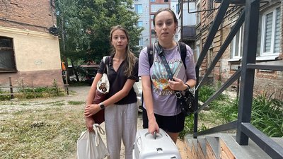 Врятовані тварини й вцілілі люди. Що розповідають очевидці ракетного удару по Дніпру Врятовані тварини й вцілілі люди. Що розповідають очевидці ракетного удару по Дніпру