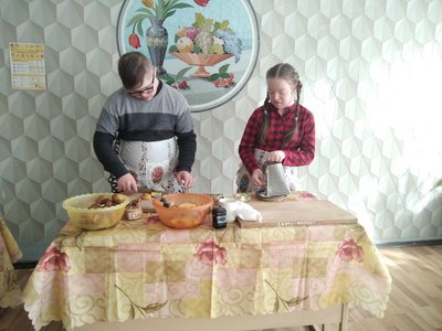 У Житомирі діти на благодійному ярмарку збирали гроші на тепловізор для ЗСУ У Житомирі діти на благодійному ярмарку збирали гроші на тепловізор для ЗСУ
