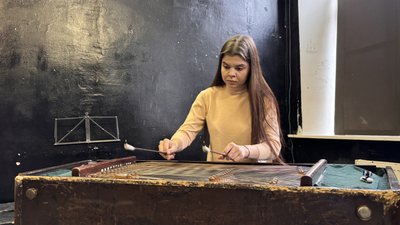 гра на цимбалах