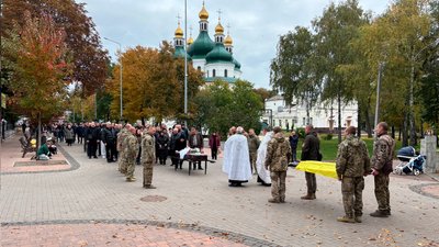 На Чернігівщині попрощалися з бійцями — Володимиром Глазовим, Миколою Томилком, Олегом Кекухом та Антоном Малишевим На Чернігівщині попрощалися з бійцями — Володимиром Глазовим, Миколою Томилком, Олегом Кекухом та Антоном Малишевим