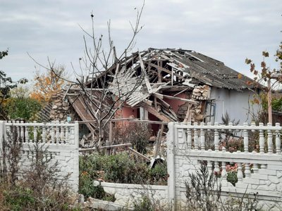 На лінії вогню: жінка розповіла про своє життя у прифронтовому селі на Миколаївщині На лінії вогню: жінка розповіла про своє життя у прифронтовому селі на Миколаївщині