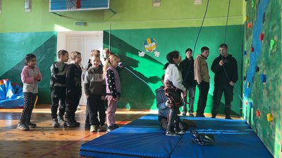 Військові встановили скеледром для дітей спецшколи на Рівненщині Військові встановили скеледром для дітей спецшколи на Рівненщині