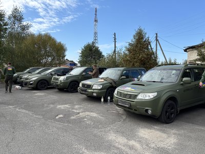 На Волині волонтери з Норвегії передали 9 авто для ЗСУ На Волині волонтери з Норвегії передали 9 авто для ЗСУ