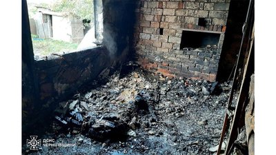 У пожежі у селищі Березна на Чернігівщині у власному будинку загинув господар У пожежі у селищі Березна на Чернігівщині у власному будинку загинув господар
