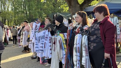 Ярмарок, Коломия, вишиванки, етноодяг