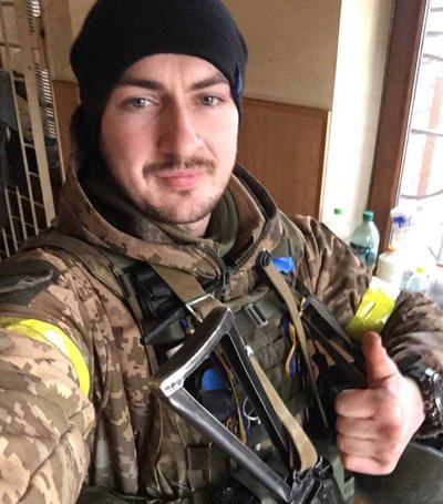 "Будемо боротися за кожного". У Чернівцях відбулась акція на підтримку військових, які в полоні чи зникли безвісти "Будемо боротися за кожного". У Чернівцях відбулась акція на підтримку військових, які в полоні чи зникли безвісти