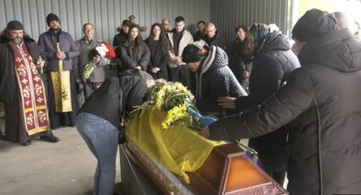 Прощання із загиблим Олександром Лавренюком Прощання із загиблим Олександром Лавренюком
