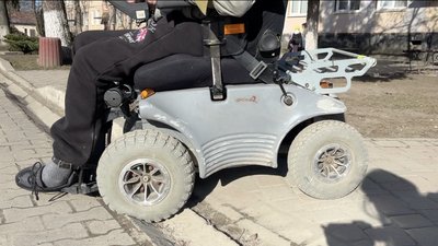 Дорога, колісне крісло, Бурштин Дорога, колісне крісло, Бурштин