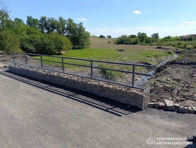 На Буковині відремонтували міст до КПП «Подвір'ївка – Липкани», який обвалився через негоду, — рух транспорту відновили На Буковині відремонтували міст до КПП «Подвір'ївка – Липкани», який обвалився через негоду, — рух транспорту відновили