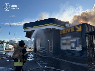 Росіяни атакують дронами Київ: є влучання, поранені вісім людей Росіяни атакують дронами Київ: є влучання, поранені вісім людей