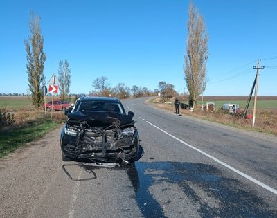 Пошкоджена "KIA" внаслідок аварії. Миколаївщина, 5 листопада 2024 року Пошкоджена "KIA" внаслідок аварії. Миколаївщина, 5 листопада 2024 року