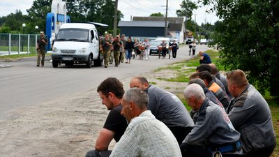 На Чернігівщині поховали двох захисників: Євгена Коваленка та Михайла Висоцького На Чернігівщині поховали двох захисників: Євгена Коваленка та Михайла Висоцького