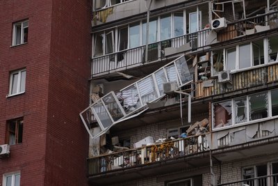 Фоторепортаж з місця удару РФ по Дніпру Фоторепортаж з місця удару РФ по Дніпру
