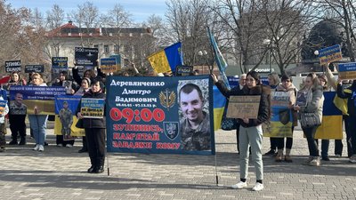 У Миколаєві вшанували памʼять загиблих хвилиною мовчання У Миколаєві вшанували памʼять загиблих хвилиною мовчання