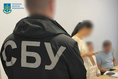 Довідка про наркозалежність та метадон: у Черкасах посадовця міськради та лікарку судитимуть за сприяння в ухиленні Довідка про наркозалежність та метадон: у Черкасах посадовця міськради та лікарку судитимуть за сприяння в ухиленні