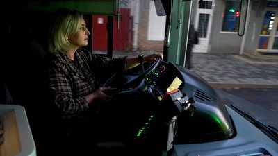 В Ужгороді на маршруті працює перша жінка-водійка міського автобуса В Ужгороді на маршруті працює перша жінка-водійка міського автобуса
