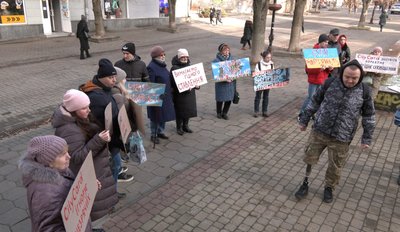 Акція людей з інвалідністю по зору у Луцьку біля СітіКард Акція людей з інвалідністю по зору у Луцьку біля СітіКард