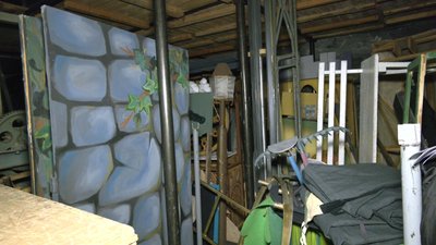 Театральні декорації, реквізит, склад, театр Театральні декорації, реквізит, склад, театр