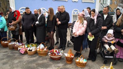 Великдень у Кропивницькому: у храмах моляться та освячують святкові кошики
