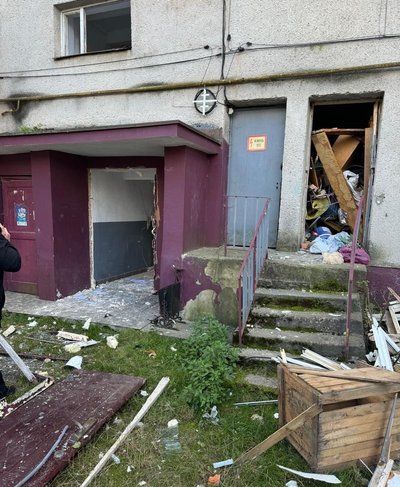 Загинув чоловік: у місті Свалява на Закарпатті стався вибух у багатоквартирному будинку Загинув чоловік: у місті Свалява на Закарпатті стався вибух у багатоквартирному будинку