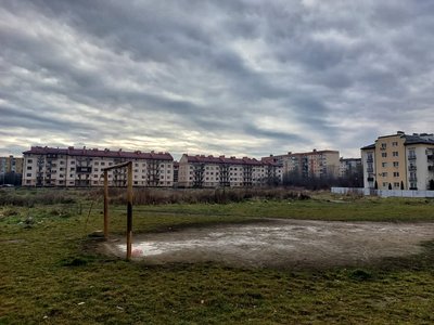 Жителі Нового району в Ужгороді вимагають заборонити забудову поля біля їхніх будинків Жителі Нового району в Ужгороді вимагають заборонити забудову поля біля їхніх будинків