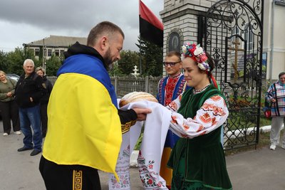 Понад рік у полоні: у Попільні зустріли військовослужбовця Романа Пінчука Понад рік у полоні: у Попільні зустріли військовослужбовця Романа Пінчука