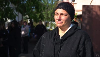 «Дві години побув, і більше в мене нема сина». У Синельниковому попрощалися з 15-річним Русланом, загиблим через удар РФ «Дві години побув, і більше в мене нема сина». У Синельниковому попрощалися з 15-річним Русланом, загиблим через удар РФ