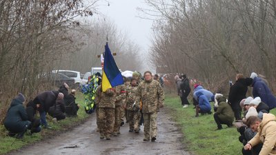 У Зибковому на Кіровоградщині попрощалися з командиром танка Дмитром Дорічевим