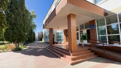 У Прилуцькому гуманітарно-педагогічному фаховому коледжі нова очільниця: чому частина колективу та студенти проти У Прилуцькому гуманітарно-педагогічному фаховому коледжі нова очільниця: чому частина колективу та студенти проти
