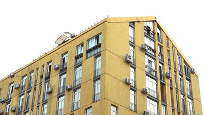 Уламки дрону РФ впали на дах будинку у Києві Уламки дрону РФ впали на дах будинку у Києві