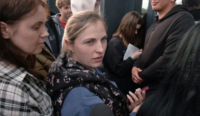 "Тут сидять з ночі": що відбувається з отримання талонів у Луцькому сервісному центрі