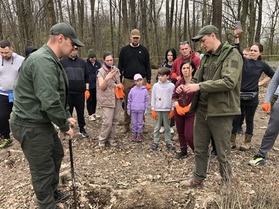 У Коломийському лісгоспі на Франківщині волонтери висадили понад дві тисячі дерев У Коломийському лісгоспі на Франківщині волонтери висадили понад дві тисячі дерев