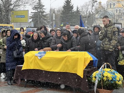 З військовими Романом Трофимчуком та Дмитром Карлюком попрощалися у Рівному З військовими Романом Трофимчуком та Дмитром Карлюком попрощалися у Рівному
