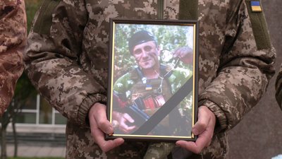 З військовими Михайлом Лебедевим та Олександром Юхимцем попрощалися у Рівному З військовими Михайлом Лебедевим та Олександром Юхимцем попрощалися у Рівному