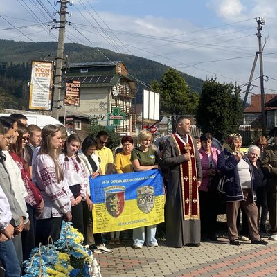 На Прикарпатті освятили пам'ятний банер бійцю Юрію Проданюку На Прикарпатті освятили пам'ятний банер бійцю Юрію Проданюку