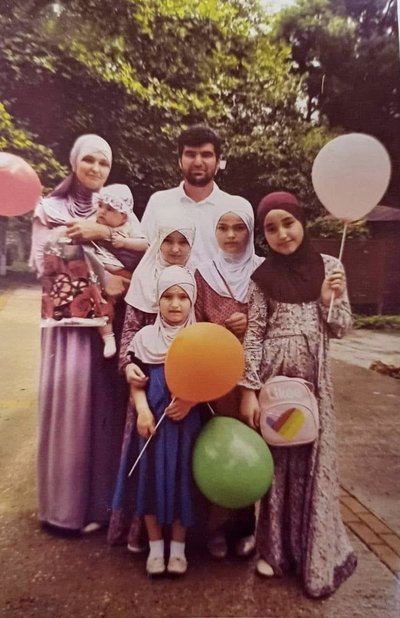Beş çağına yetmegen balanı yetiştirgen Qırım siyasiy mabüsleri Nimetulayevlerniñ ikâyesi Beş çağına yetmegen balanı yetiştirgen Qırım siyasiy mabüsleri Nimetulayevlerniñ ikâyesi